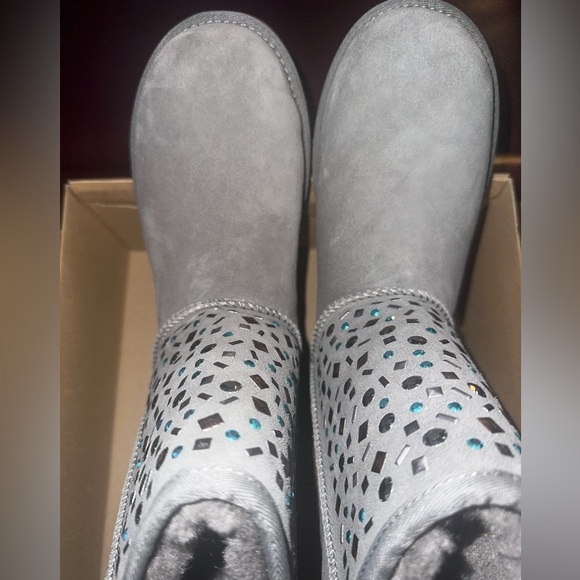 UGG CLASSIC SHORT STUD II CHARCOAL - Picture 10 of 10